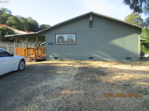 4557 Ridenour Street Roseburg OR 97470