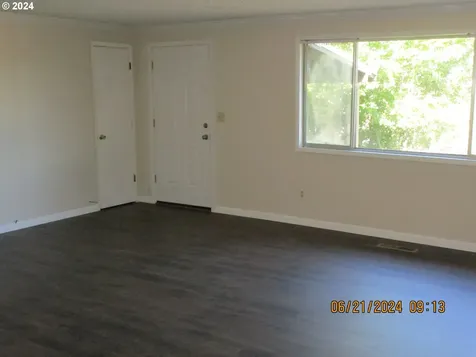 4557 Ridenour Street Roseburg OR 97470