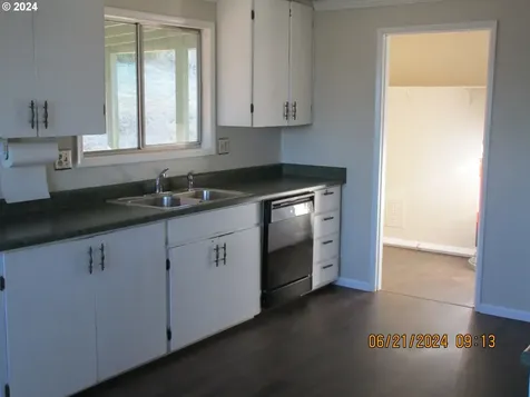 4557 Ridenour Street Roseburg OR 97470