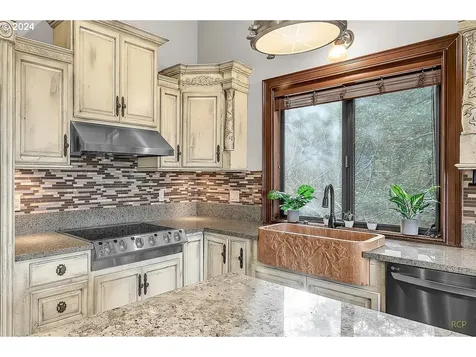 319 SE 63rd Avenue Portland OR 97215