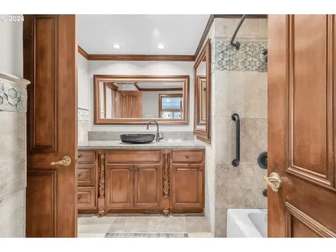 319 SE 63rd Avenue Portland OR 97215