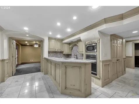 319 SE 63rd Avenue Portland OR 97215
