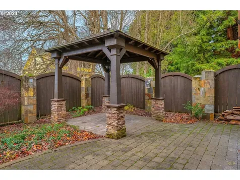 319 SE 63rd Avenue Portland OR 97215