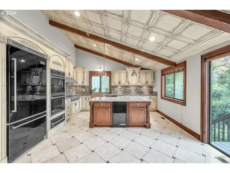 319 SE 63rd Avenue Portland OR 97215