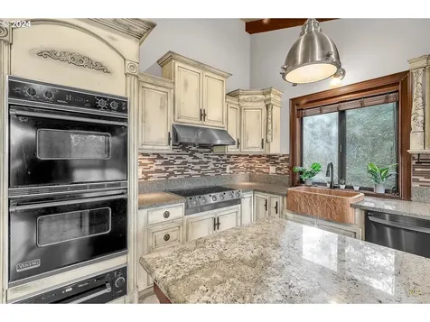 319 SE 63rd Avenue Portland OR 97215