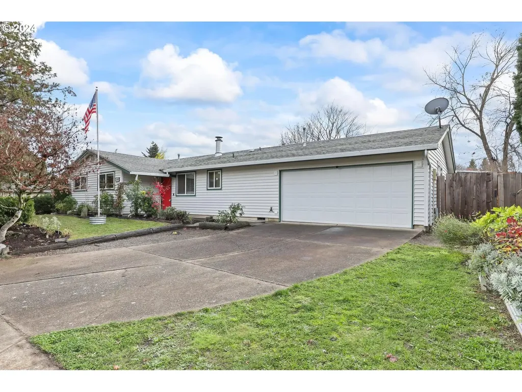 2708 E Walnut Avenue Newberg OR 97132