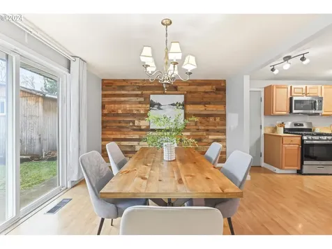 2708 E Walnut Avenue Newberg OR 97132