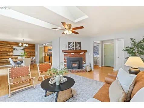 2708 E Walnut Avenue Newberg OR 97132