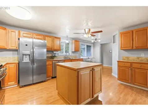2708 E Walnut Avenue Newberg OR 97132