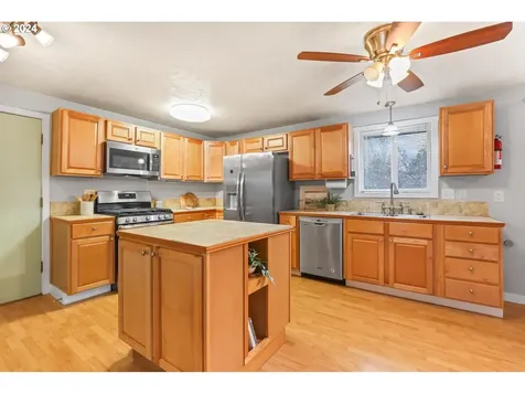 2708 E Walnut Avenue Newberg OR 97132