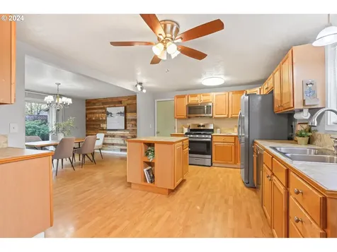 2708 E Walnut Avenue Newberg OR 97132
