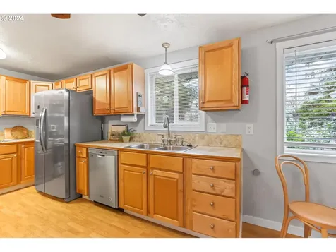 2708 E Walnut Avenue Newberg OR 97132
