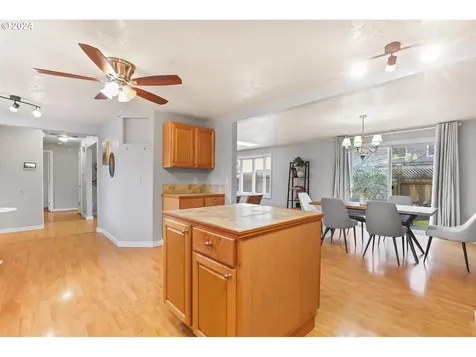 2708 E Walnut Avenue Newberg OR 97132