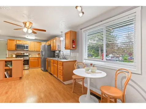 2708 E Walnut Avenue Newberg OR 97132