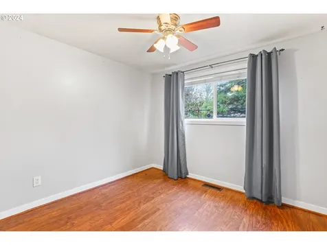 2708 E Walnut Avenue Newberg OR 97132