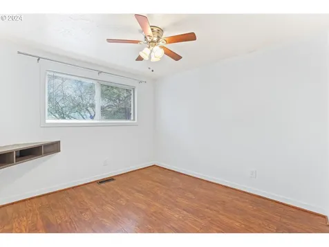 2708 E Walnut Avenue Newberg OR 97132