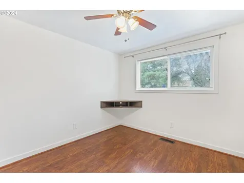 2708 E Walnut Avenue Newberg OR 97132
