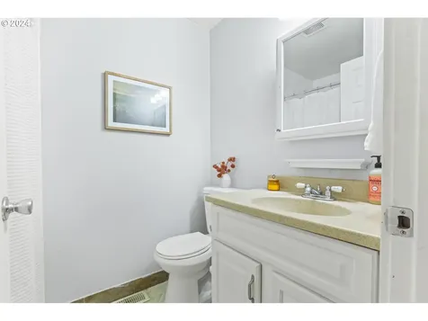 2708 E Walnut Avenue Newberg OR 97132