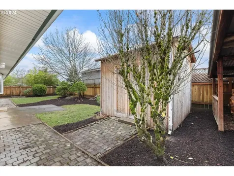 2708 E Walnut Avenue Newberg OR 97132