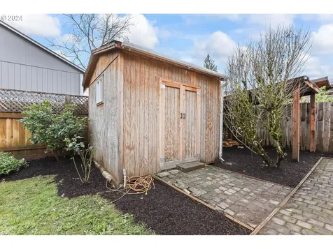 2708 E Walnut Avenue Newberg OR 97132