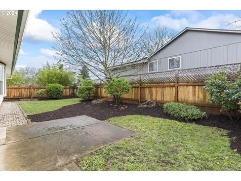 2708 E Walnut Avenue Newberg OR 97132
