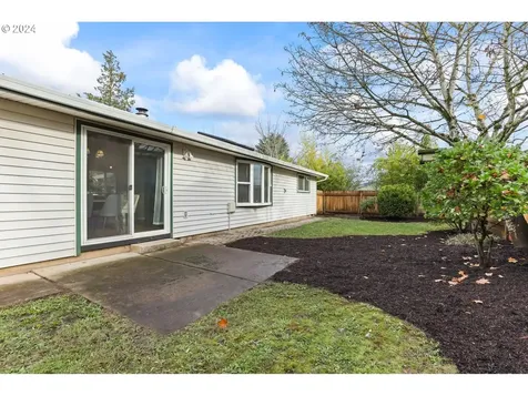 2708 E Walnut Avenue Newberg OR 97132