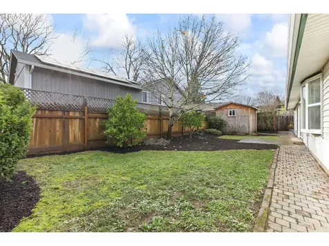 2708 E Walnut Avenue Newberg OR 97132