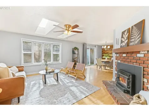 2708 E Walnut Avenue Newberg OR 97132