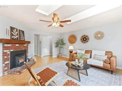 2708 E Walnut Avenue Newberg OR 97132