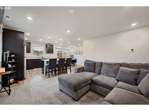 306 Yvonne Street Woodburn OR 97071