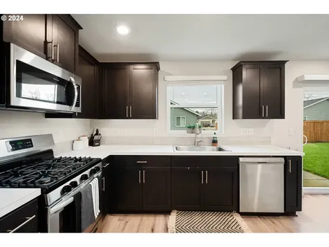 306 Yvonne Street Woodburn OR 97071