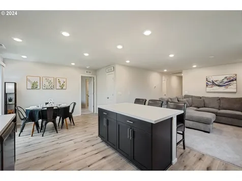 306 Yvonne Street Woodburn OR 97071