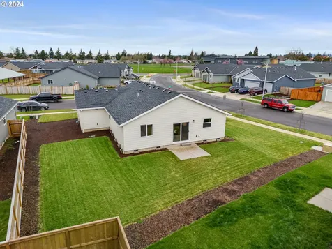 306 Yvonne Street Woodburn OR 97071
