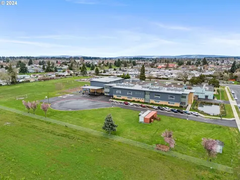 306 Yvonne Street Woodburn OR 97071
