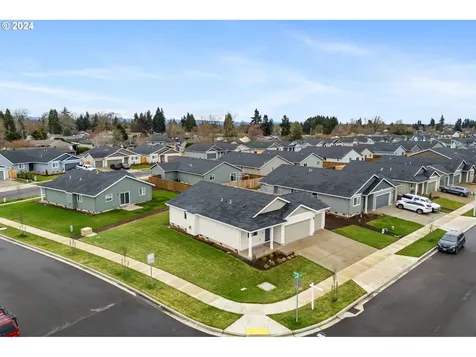 306 Yvonne Street Woodburn OR 97071