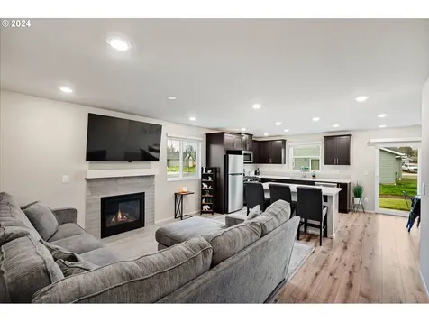 306 Yvonne Street Woodburn OR 97071
