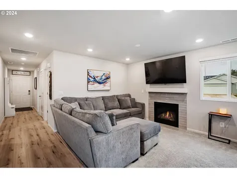 306 Yvonne Street Woodburn OR 97071