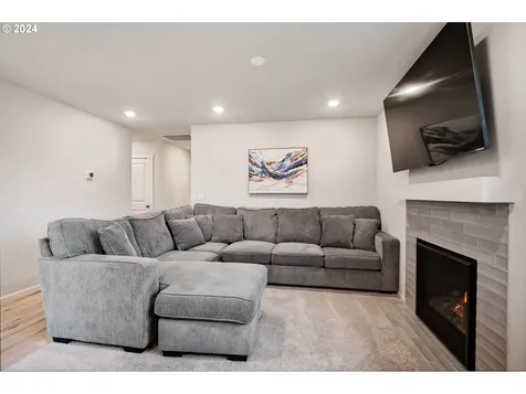 306 Yvonne Street Woodburn OR 97071