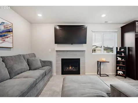 306 Yvonne Street Woodburn OR 97071