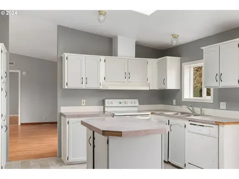 159 Shiloh Road Winlock WA 98596