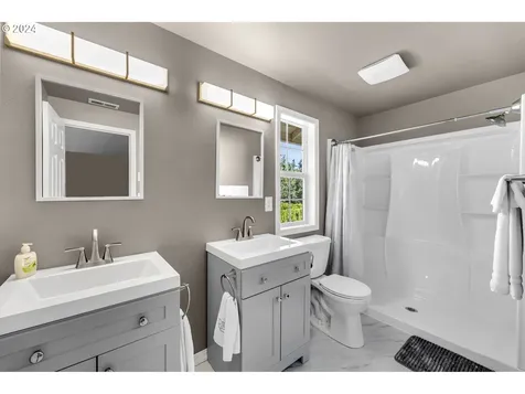 14206 Ne 52nd Street Vancouver WA 98682