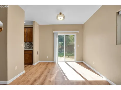 1376 Arlington Avenue Woodburn OR 97071