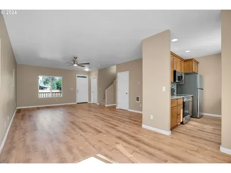 1376 Arlington Avenue Woodburn OR 97071
