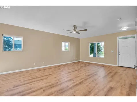 1376 Arlington Avenue Woodburn OR 97071