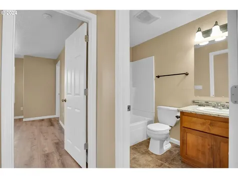 1376 Arlington Avenue Woodburn OR 97071