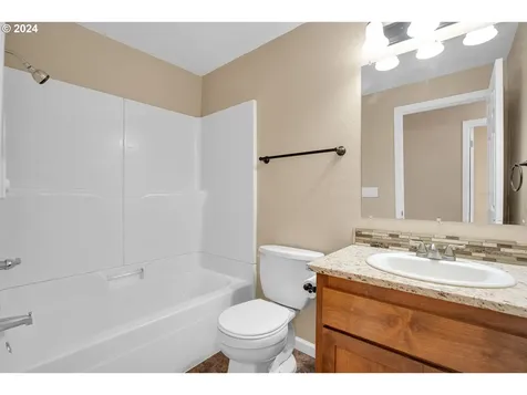 1376 Arlington Avenue Woodburn OR 97071