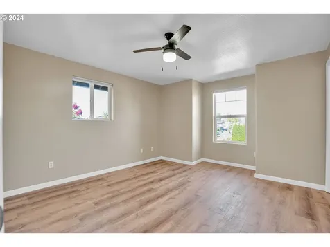 1376 Arlington Avenue Woodburn OR 97071