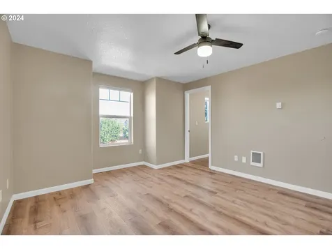 1376 Arlington Avenue Woodburn OR 97071
