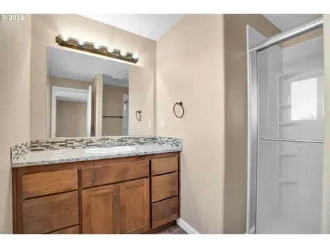 1376 Arlington Avenue Woodburn OR 97071