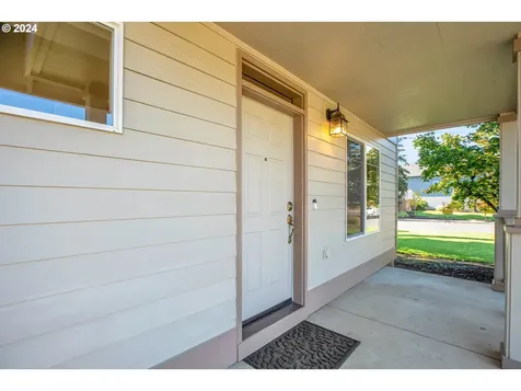1376 Arlington Avenue Woodburn OR 97071